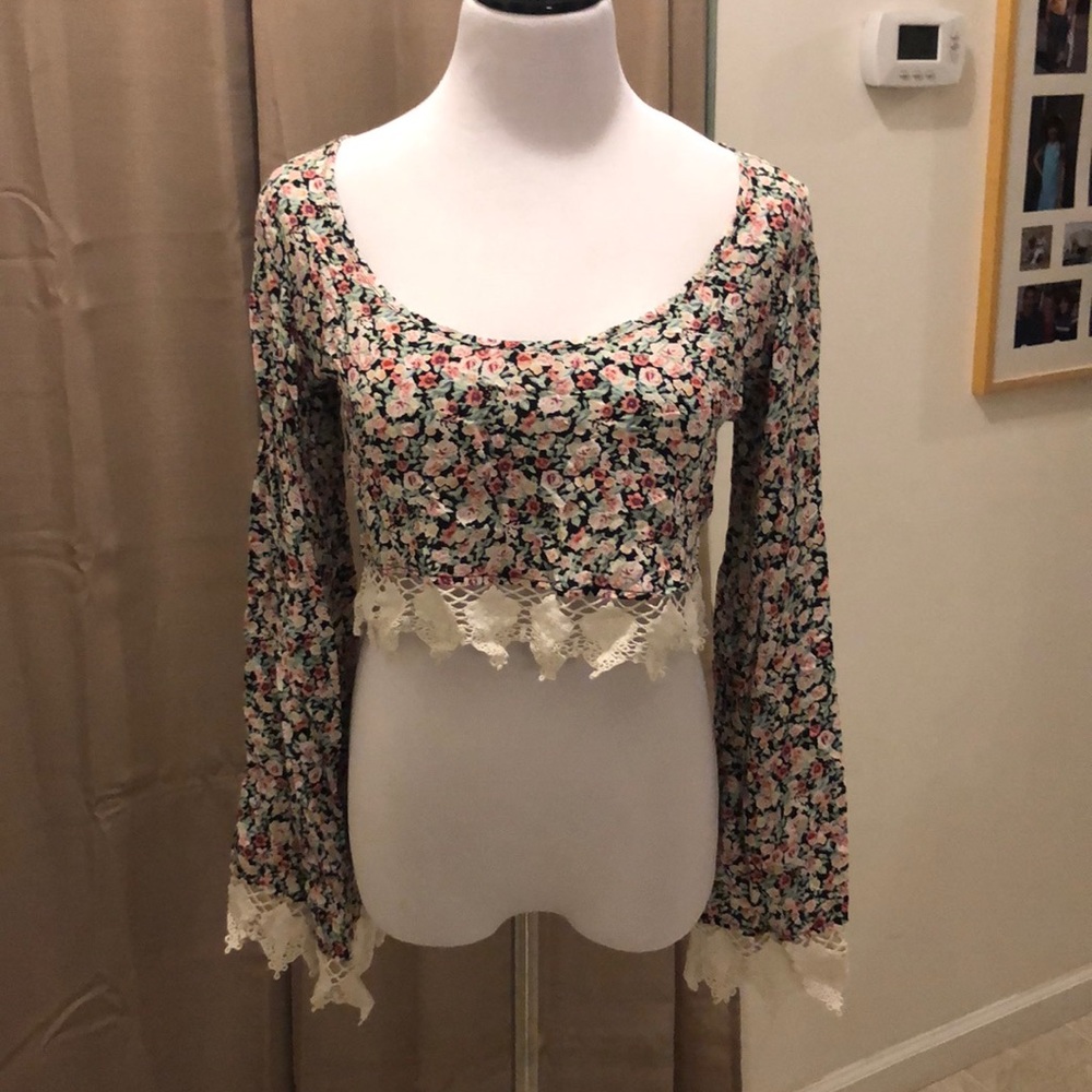 Women’s crop top with lace trim